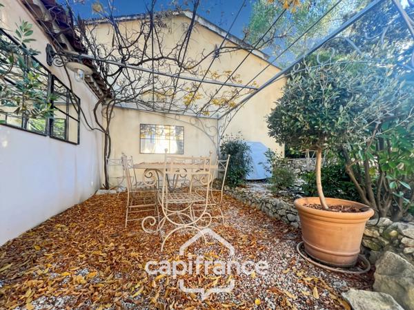 GOLF DE PONT ROYAL bastide au charme lumineux de 140 m2 établie sur un terrain de 657 m2, 4 chambres dont une master, 2 salle de bains, piscine double garage