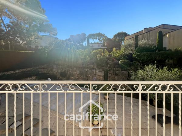 GOLF DE PONT ROYAL bastide au charme lumineux de 140 m2 établie sur un terrain de 657 m2, 4 chambres dont une master, 2 salle de bains, piscine double garage