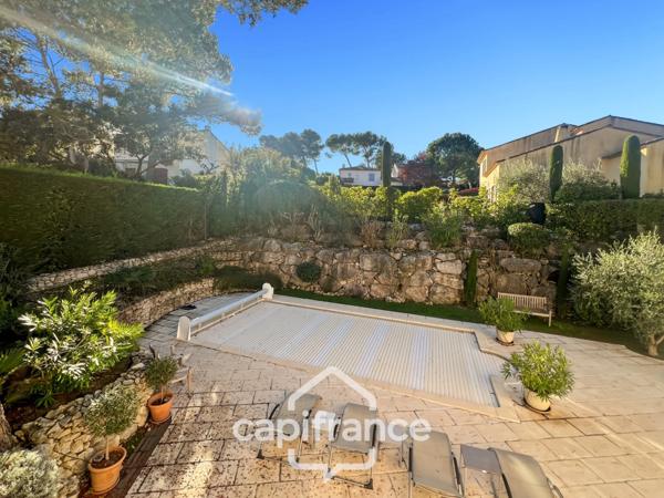 GOLF DE PONT ROYAL bastide au charme lumineux de 140 m2 établie sur un terrain de 657 m2, 4 chambres dont une master, 2 salle de bains, piscine double garage