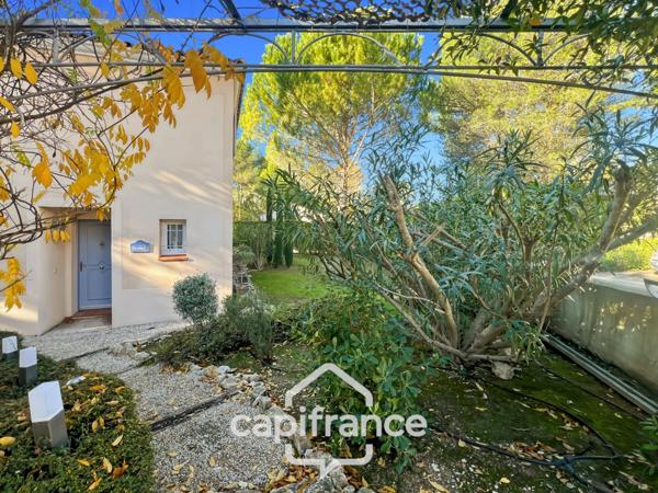 GOLF DE PONT ROYAL bastide au charme lumineux de 140 m2 établie sur un terrain de 657 m2, 4 chambres dont une master, 2 salle de bains, piscine double garage