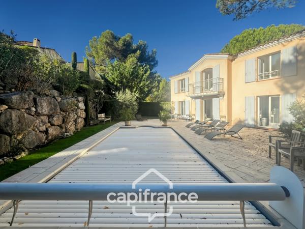 GOLF DE PONT ROYAL bastide au charme lumineux de 140 m2 établie sur un terrain de 657 m2, 4 chambres dont une master, 2 salle de bains, piscine double garage