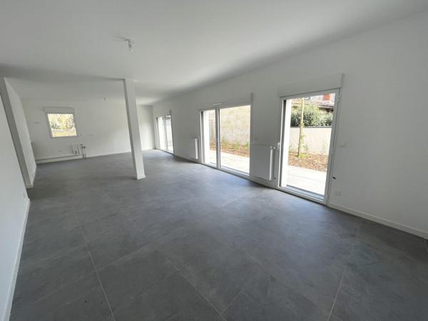 GRAND T5 AVEC TERRASSE/JARDIN ET PARKING - BORDEAUX CENTRE