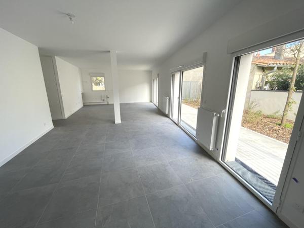 GRAND T5 AVEC TERRASSE/JARDIN ET PARKING - BORDEAUX CENTRE