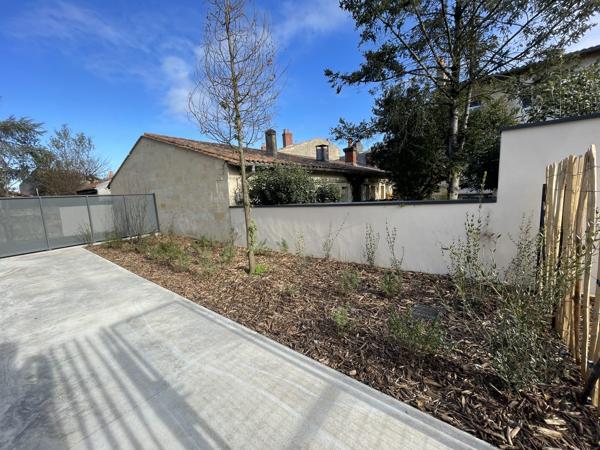 GRAND T5 AVEC TERRASSE/JARDIN ET PARKING - BORDEAUX CENTRE