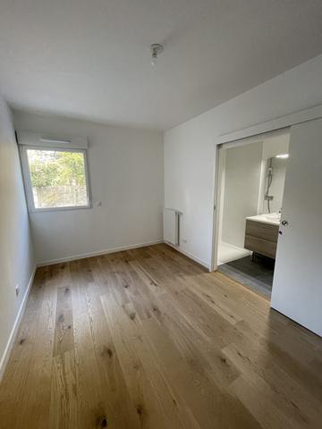 GRAND T5 AVEC TERRASSE/JARDIN ET PARKING - BORDEAUX CENTRE