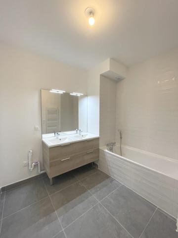 GRAND T5 AVEC TERRASSE/JARDIN ET PARKING - BORDEAUX CENTRE
