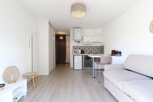ROYAN - QUARTIER DU PARC - APPARTEMENT T1 AVEC BALCON ET PARKING - 150 M PLAGE
