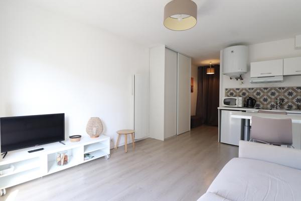 ROYAN - QUARTIER DU PARC - APPARTEMENT T1 AVEC BALCON ET PARKING - 150 M PLAGE