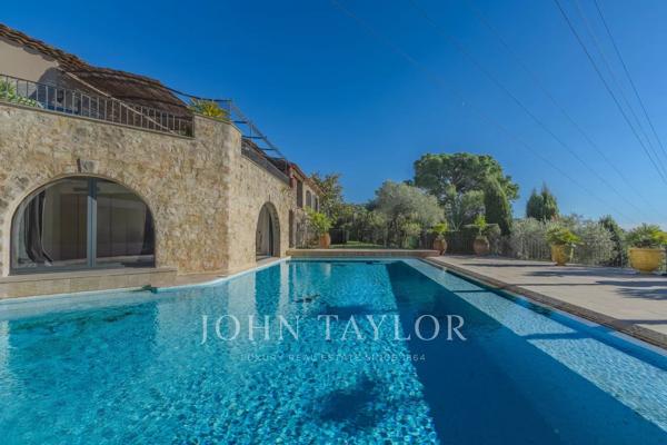 Superbe villa rénovée dans l’un des secteurs les plus recherchés de Mougins