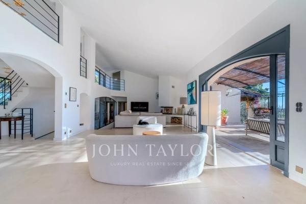Superbe villa rénovée dans l’un des secteurs les plus recherchés de Mougins