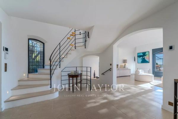 Superbe villa rénovée dans l’un des secteurs les plus recherchés de Mougins