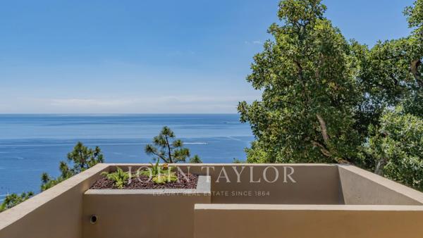 VILLA CONTEMPORAINE EN POSITION DOMINANTE – PANORAMA MER ET ESTÉREL