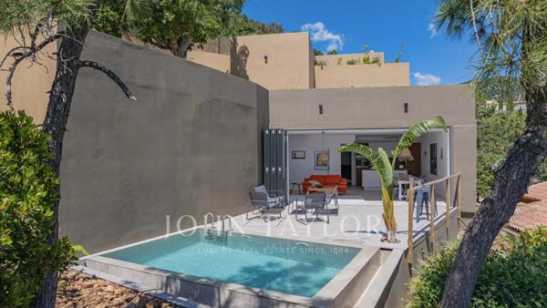 VILLA CONTEMPORAINE EN POSITION DOMINANTE – PANORAMA MER ET ESTÉREL