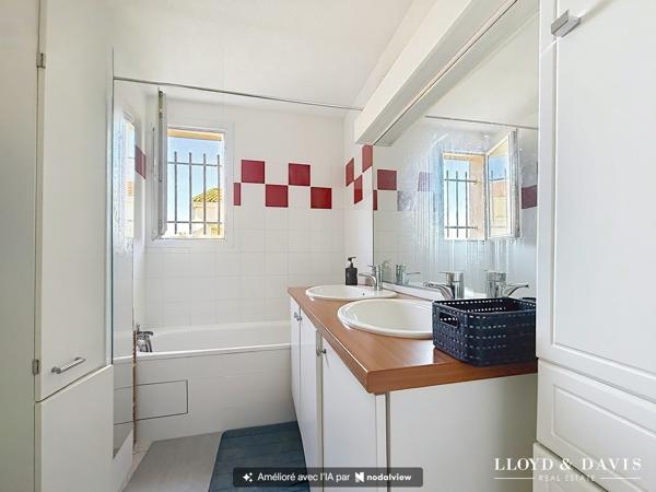 ROYAN CENTRE : appartement T4, 87 m² avec garages