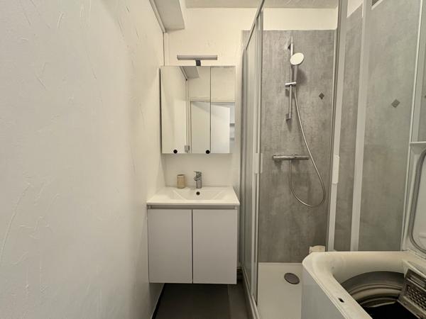 APPARTEMENT MEUBLE 530€/MOIS TOUTES CHARGES COMPRISES + STATIONNEMENT