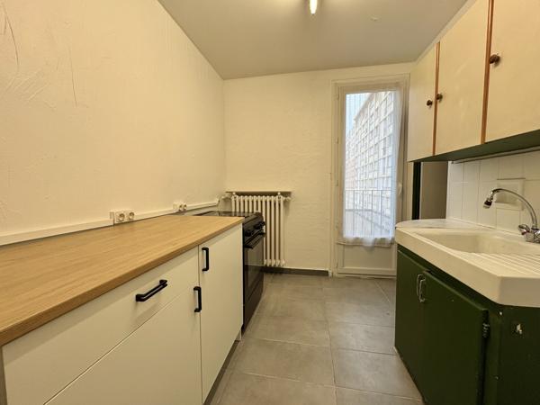 APPARTEMENT MEUBLE 530€/MOIS TOUTES CHARGES COMPRISES + STATIONNEMENT