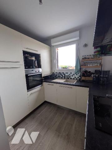 Idéalement situé au coeur de Pont Péan, dans une résidence récente de 2011, ce bel appartement ...