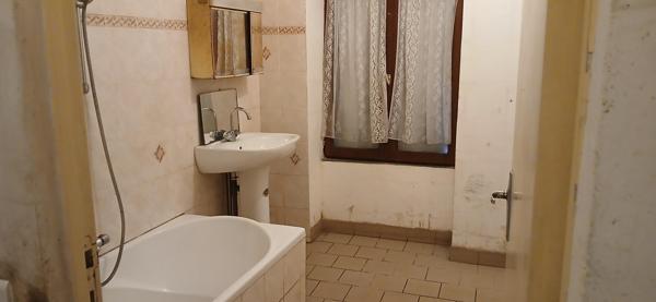 maison ancienne  2 chambres sur 3000 m2