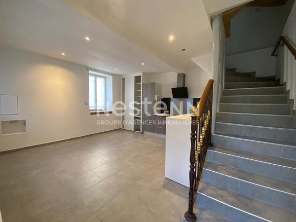 Charmante maison de ville en plein coeur de la commune ! A visiter !