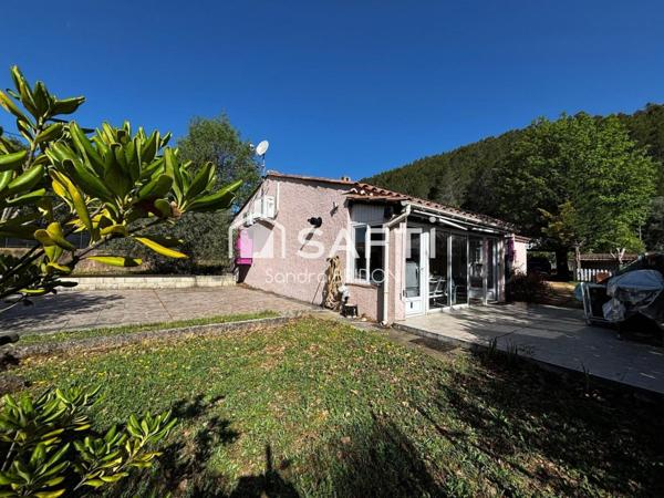 VILLA DE PLAIN PIED AVEC JOLI JARDIN