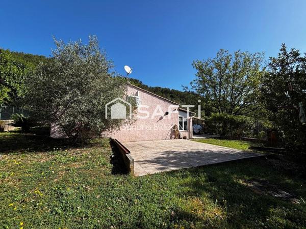 VILLA DE PLAIN PIED AVEC JOLI JARDIN