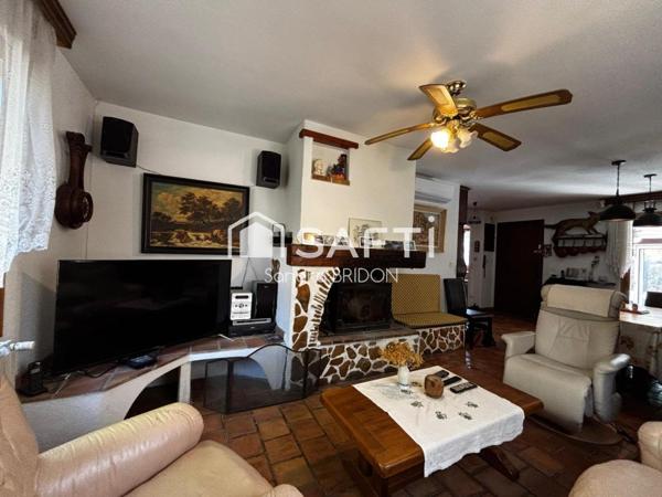 VILLA DE PLAIN PIED AVEC JOLI JARDIN