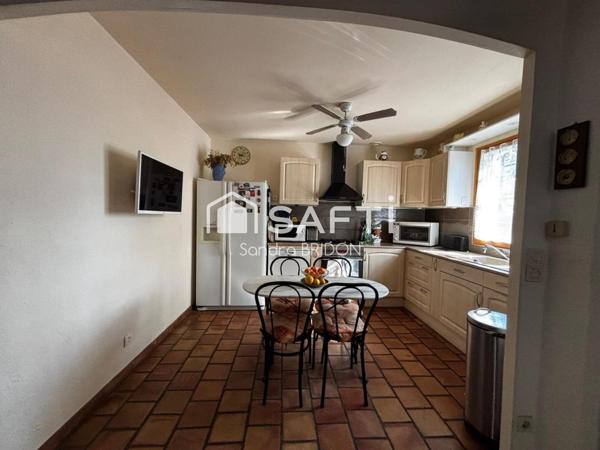 VILLA DE PLAIN PIED AVEC JOLI JARDIN