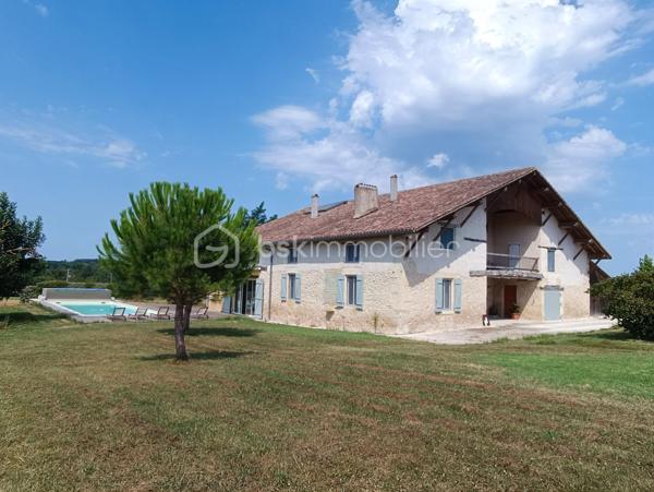 Demeure de 554,28 m²