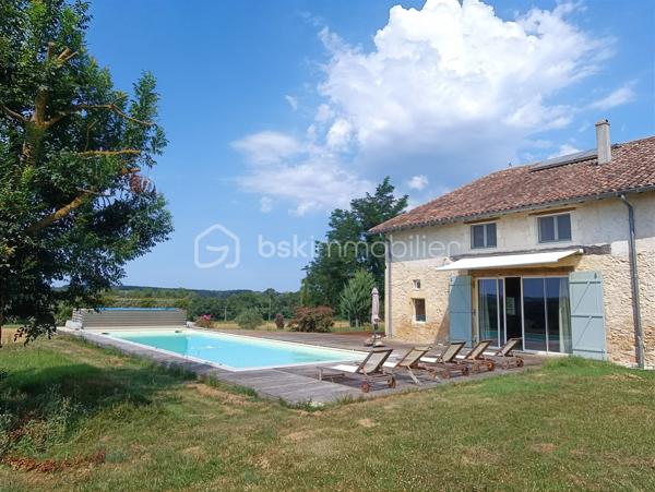 Demeure de 554,28 m²