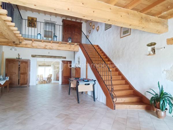 Demeure de 554,28 m²