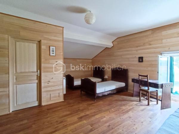 Demeure de 554,28 m²