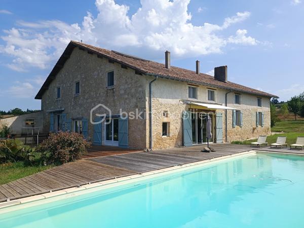 Demeure de 554,28 m²