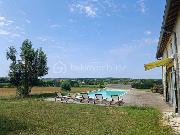 Demeure de 554,28 m²