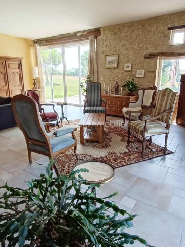 Demeure de 554,28 m²