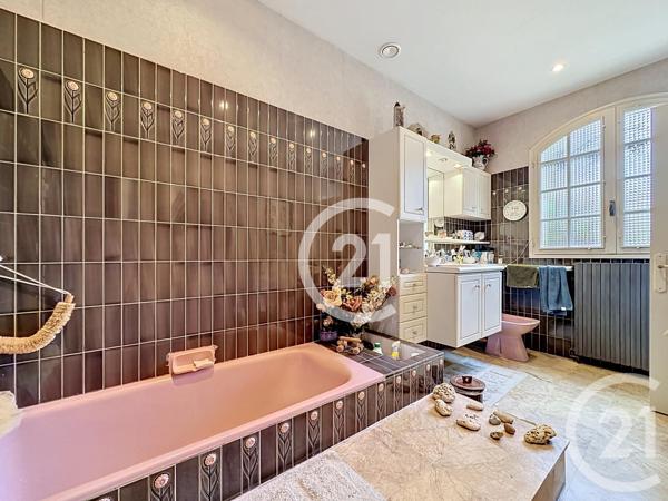 Maison à vendre  8 pièces - 259,50 m 2   BOUTIERS ST TROJAN  - 16