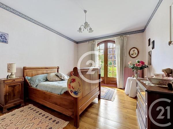 Maison à vendre  8 pièces - 259,50 m 2   BOUTIERS ST TROJAN  - 16