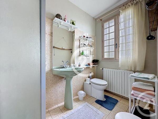 Maison à vendre  8 pièces - 259,50 m 2   BOUTIERS ST TROJAN  - 16