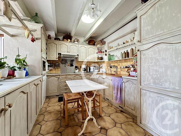 Maison à vendre  8 pièces - 259,50 m 2   BOUTIERS ST TROJAN  - 16