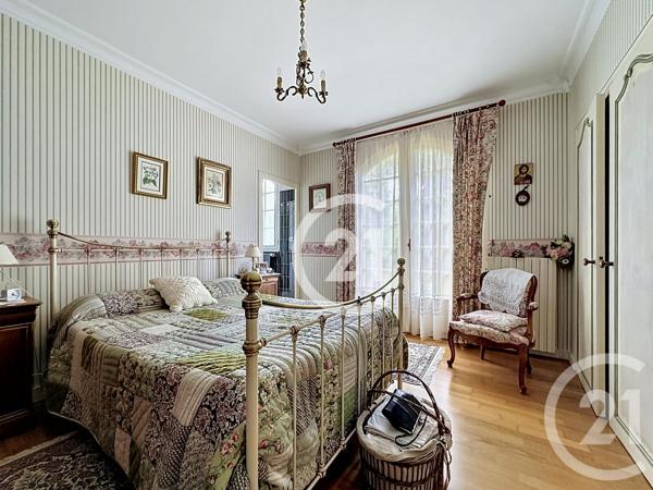 Maison à vendre  8 pièces - 259,50 m 2   BOUTIERS ST TROJAN  - 16