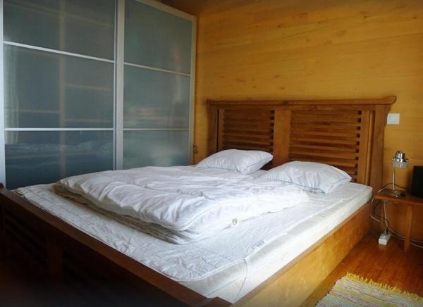 Maison en bois avec piscine