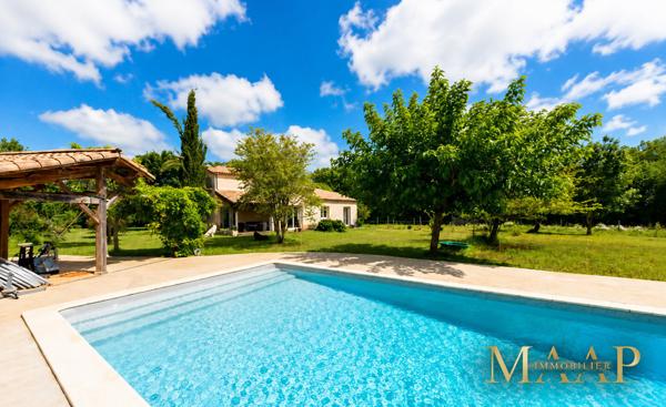 Propriété avec villa et piscine sur 9531 m2 de terrain