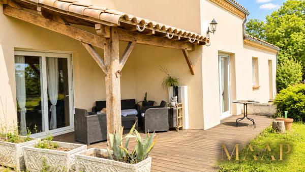 Propriété avec villa et piscine sur 9531 m2 de terrain