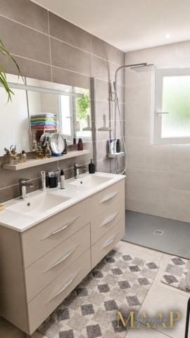 Propriété avec villa et piscine sur 9531 m2 de terrain
