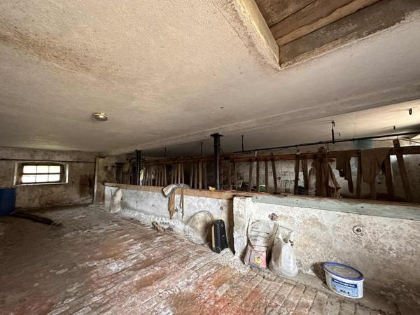 À vendre – Authentique corps de ferme en pierre avec ses dépendances