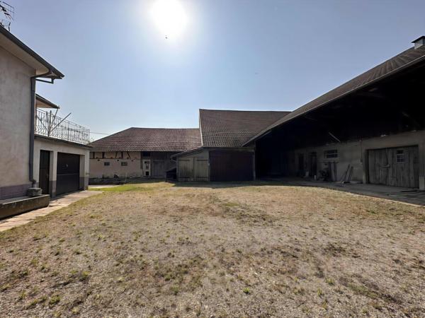 À vendre – Authentique corps de ferme en pierre avec ses dépendances