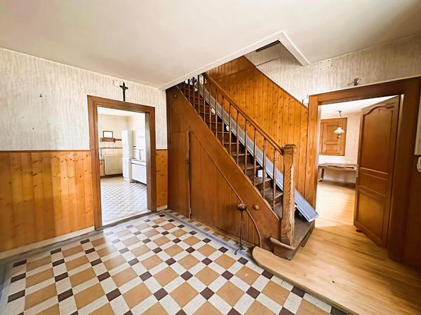 À vendre – Authentique corps de ferme en pierre avec ses dépendances