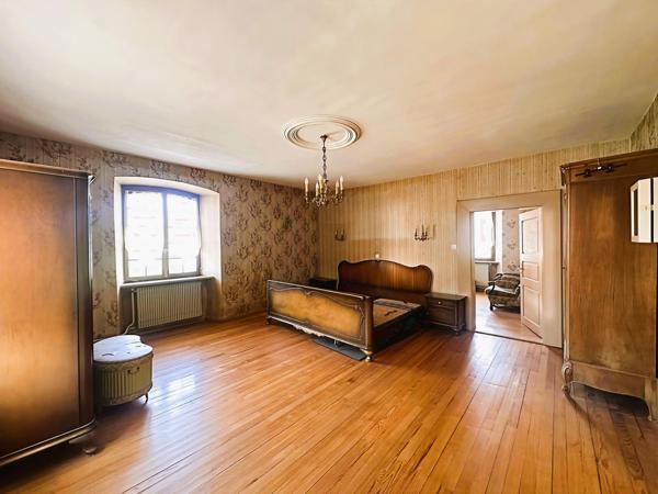 À vendre – Authentique corps de ferme en pierre avec ses dépendances