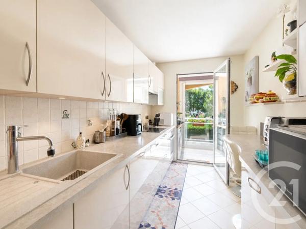 Appartement F3 à vendre  3 pièces - 66,94 m 2   EZE  - 06