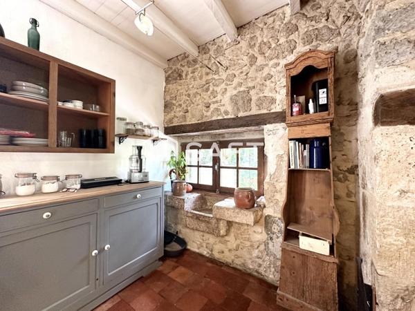 Superbe Maison en Pierre Rénovée avec Dépendances à Nérac