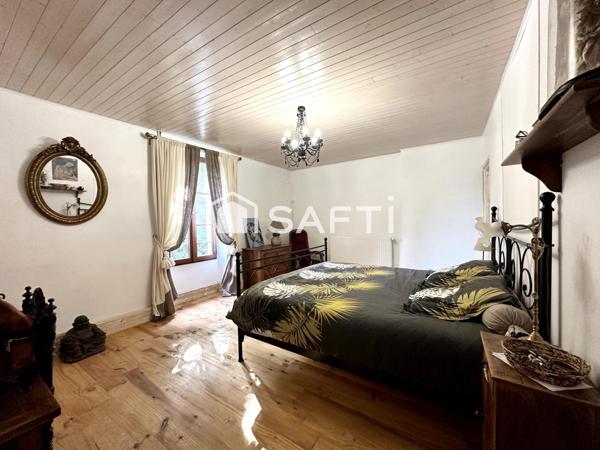 Superbe Maison en Pierre Rénovée avec Dépendances à Nérac